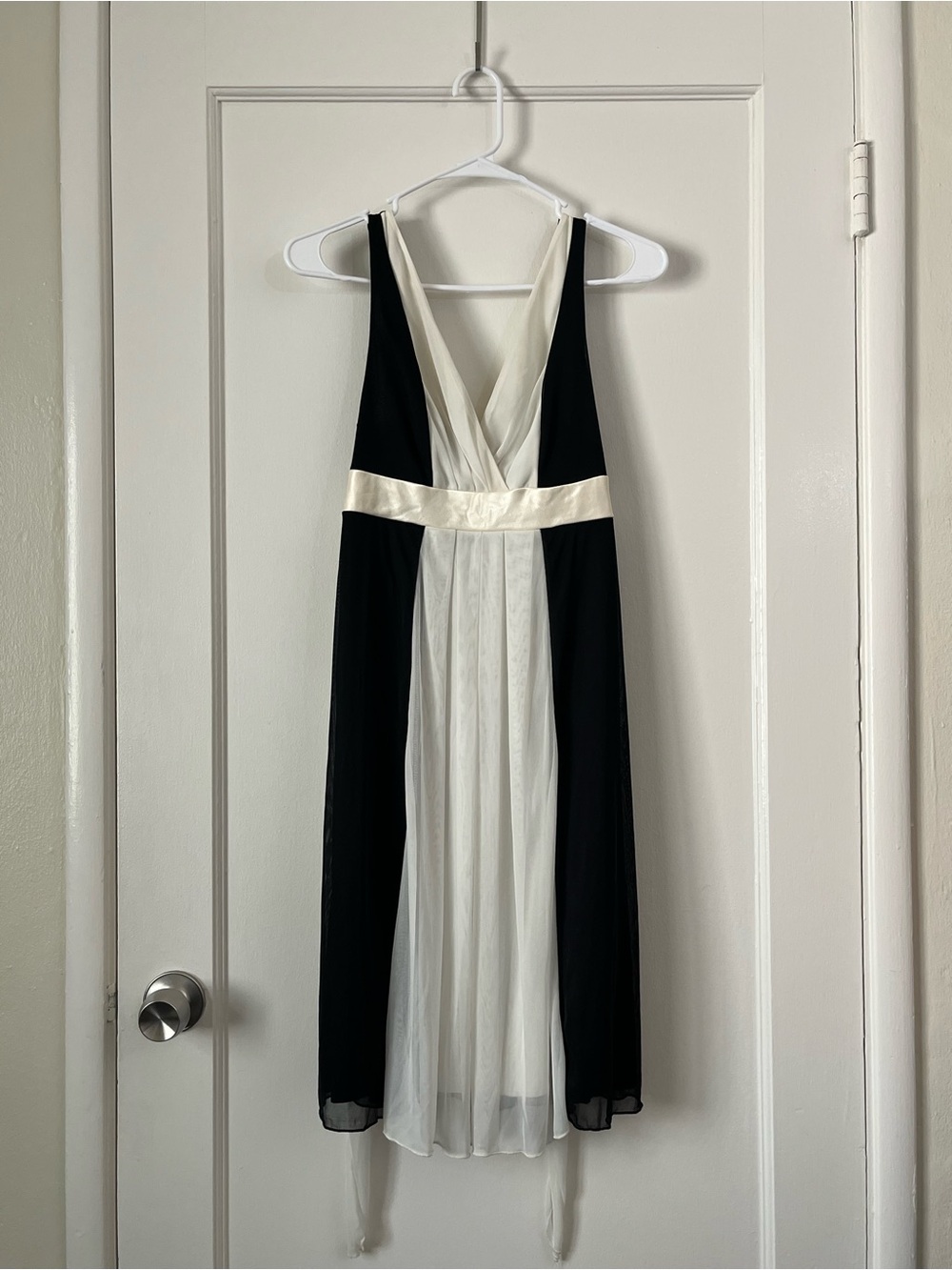 Ruby Rox Black and Ivory V-Neck Midi Dress